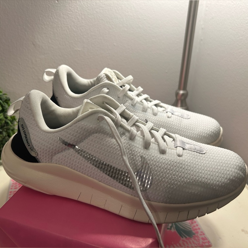 Women’s Nike Flex Experience 12,  Size 8